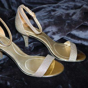 Bandolino Madia Strappy Kitten/Open Toe Sandal